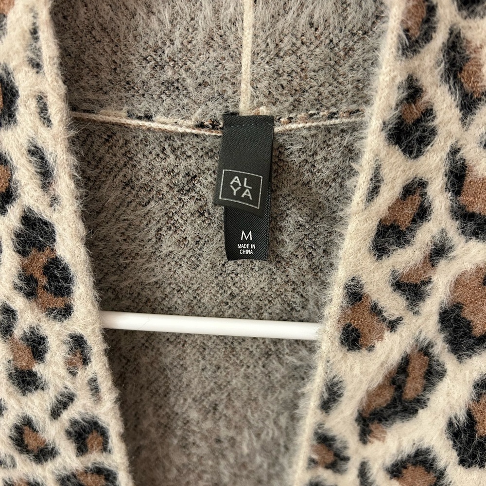 Alya Francesca’s Leopard Cheetah Open Front Long Cardigan Sweater Medium - Picture 5 of 10